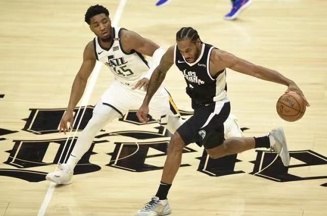  里昂主场遭遇暴雨天气比赛延期进行  